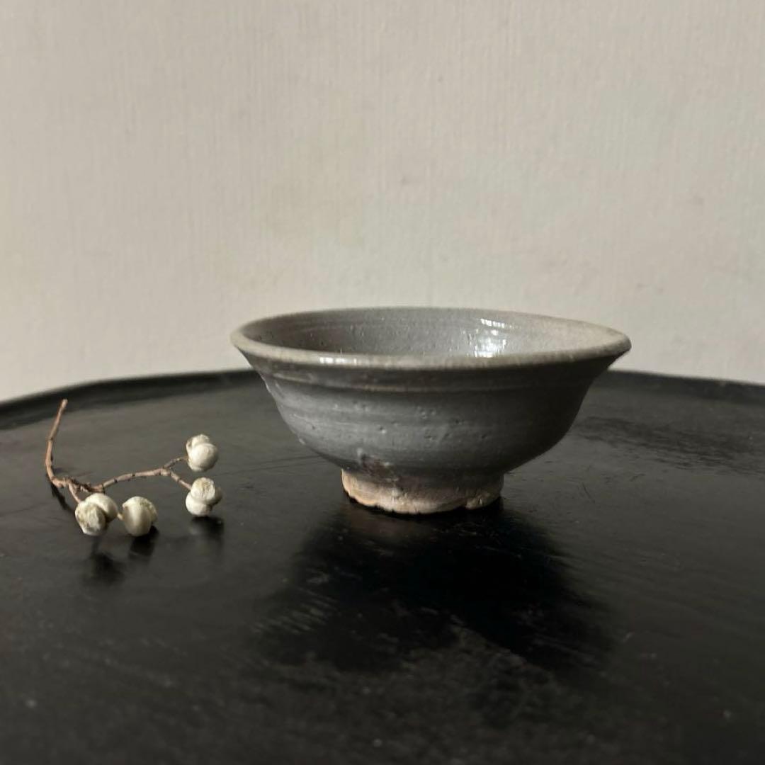 李朝　小服茶碗　大盃　堅手　白磁　酒器　韓国骨董　ぐい呑み　猪口　アンティーク
