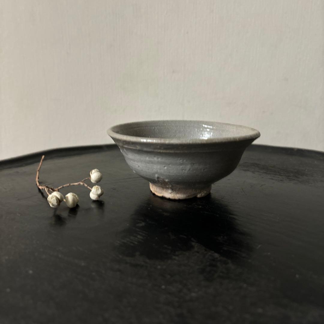 李朝　小服茶碗　大盃　堅手　白磁　酒器　韓国骨董　ぐい呑み　猪口　アンティーク