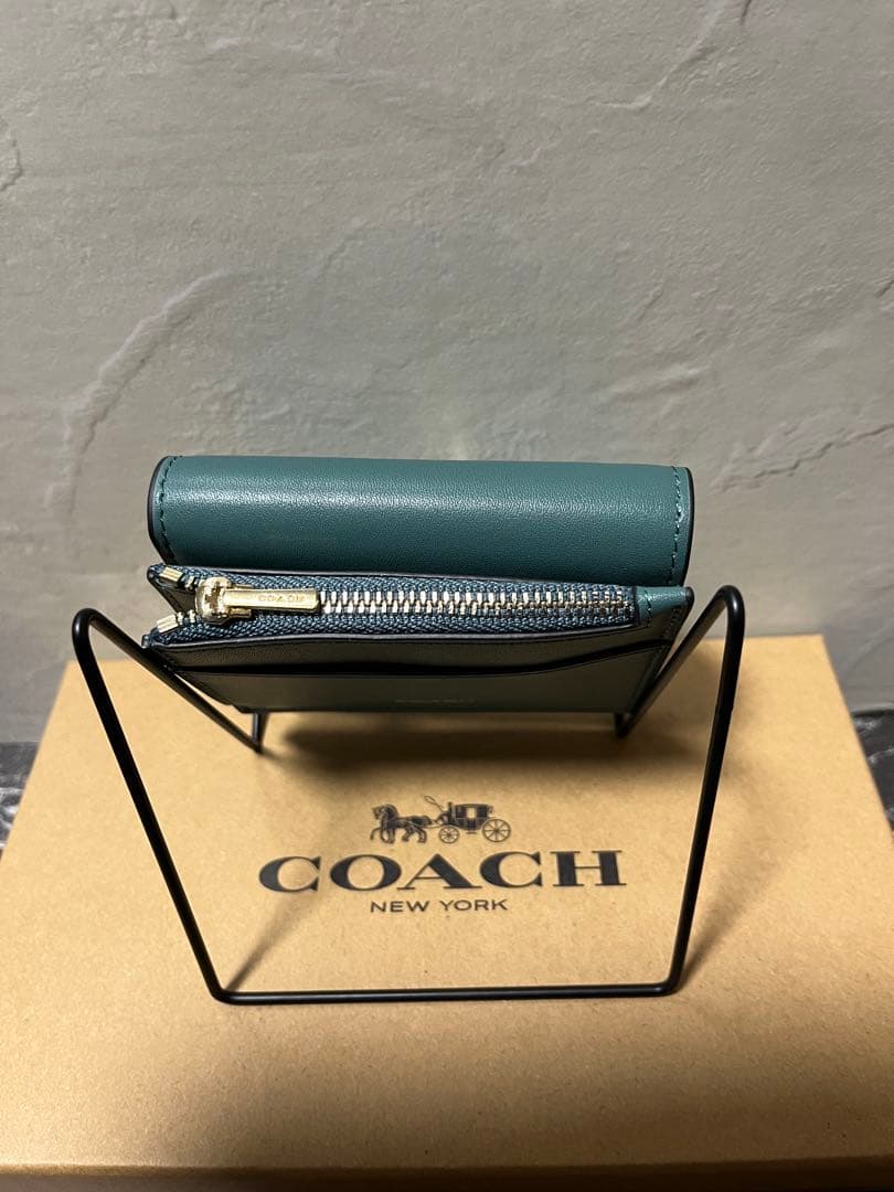 ✨️新品未使用✨COACH 三つ折り財布 グリーン