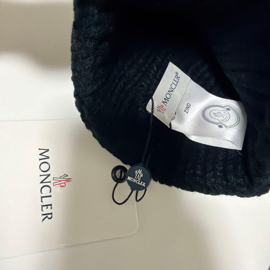 MONCLER ブラックニット帽 ポンポン付き