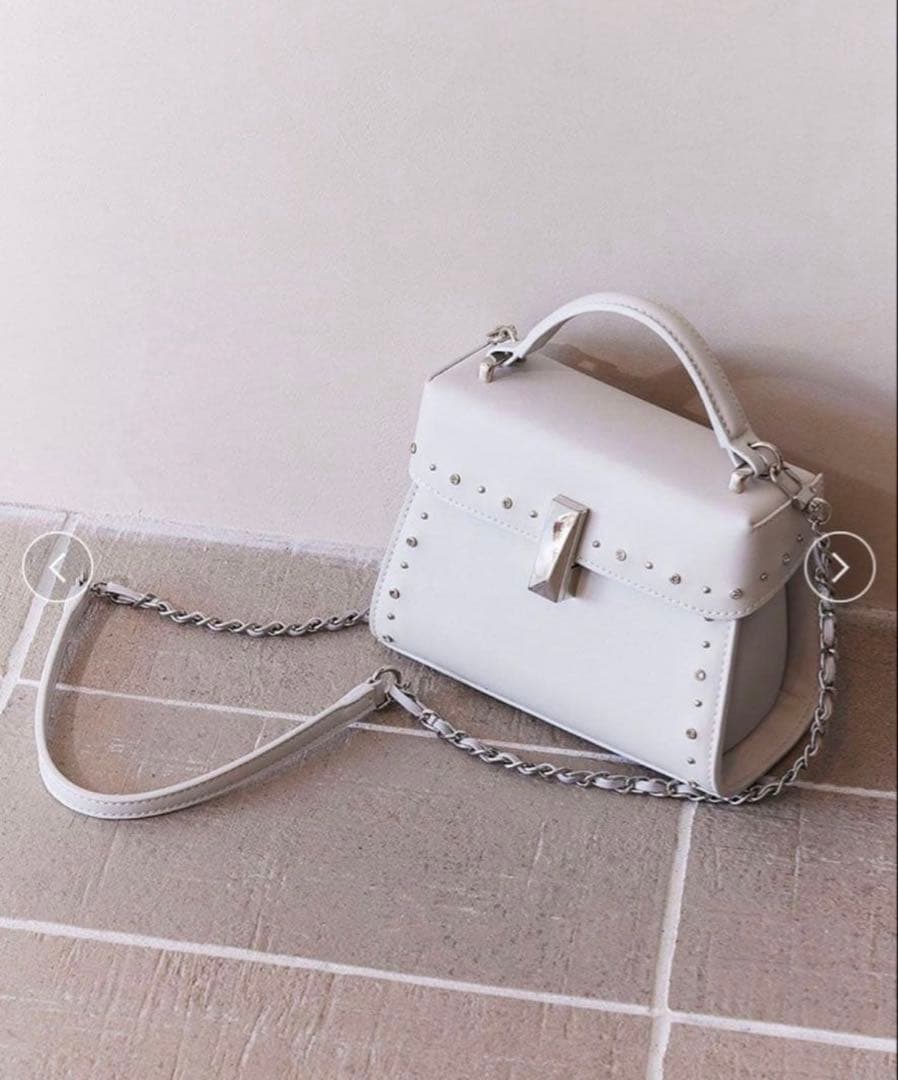 USAGIONLINE・ZOZO限定リュタンビジュースタッズポシェット