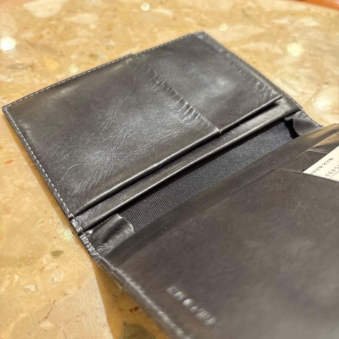新品タグ付きm0851 黒 レザー パスポートケース