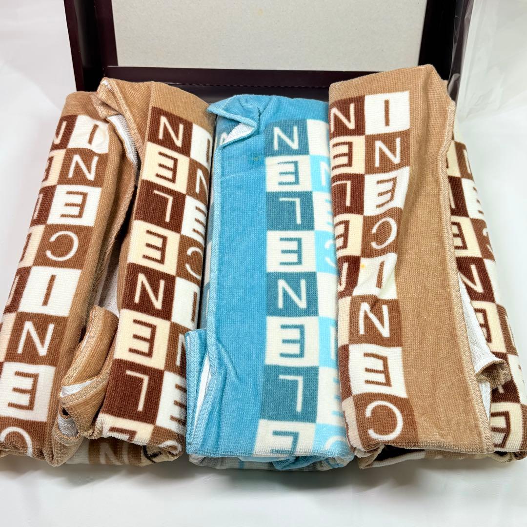 CELINE セリーヌ　文字ロゴ総柄　フェイスタオル３枚　タオルギフト