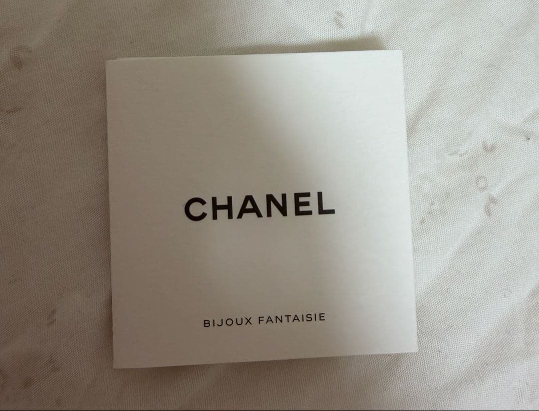 CHANEL CCロゴピアス ストーン付き