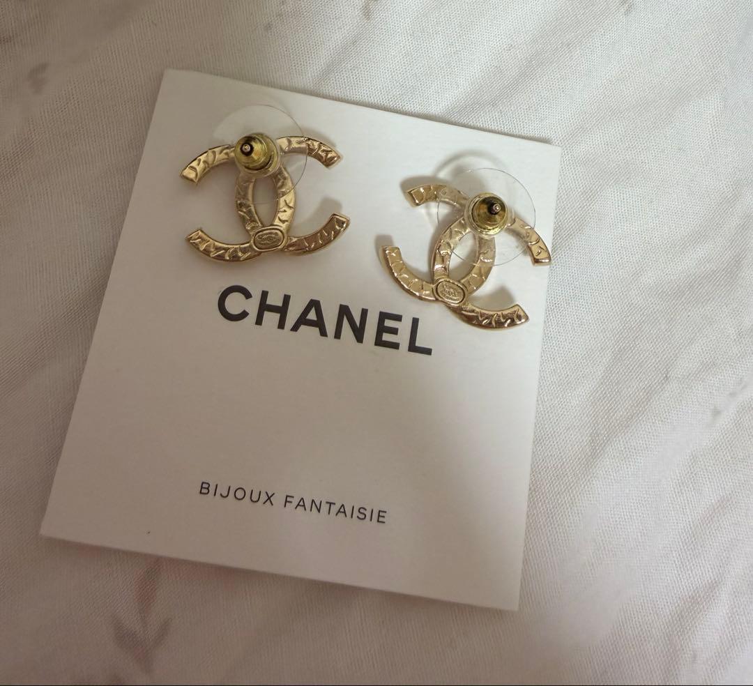 CHANEL CCロゴピアス ストーン付き