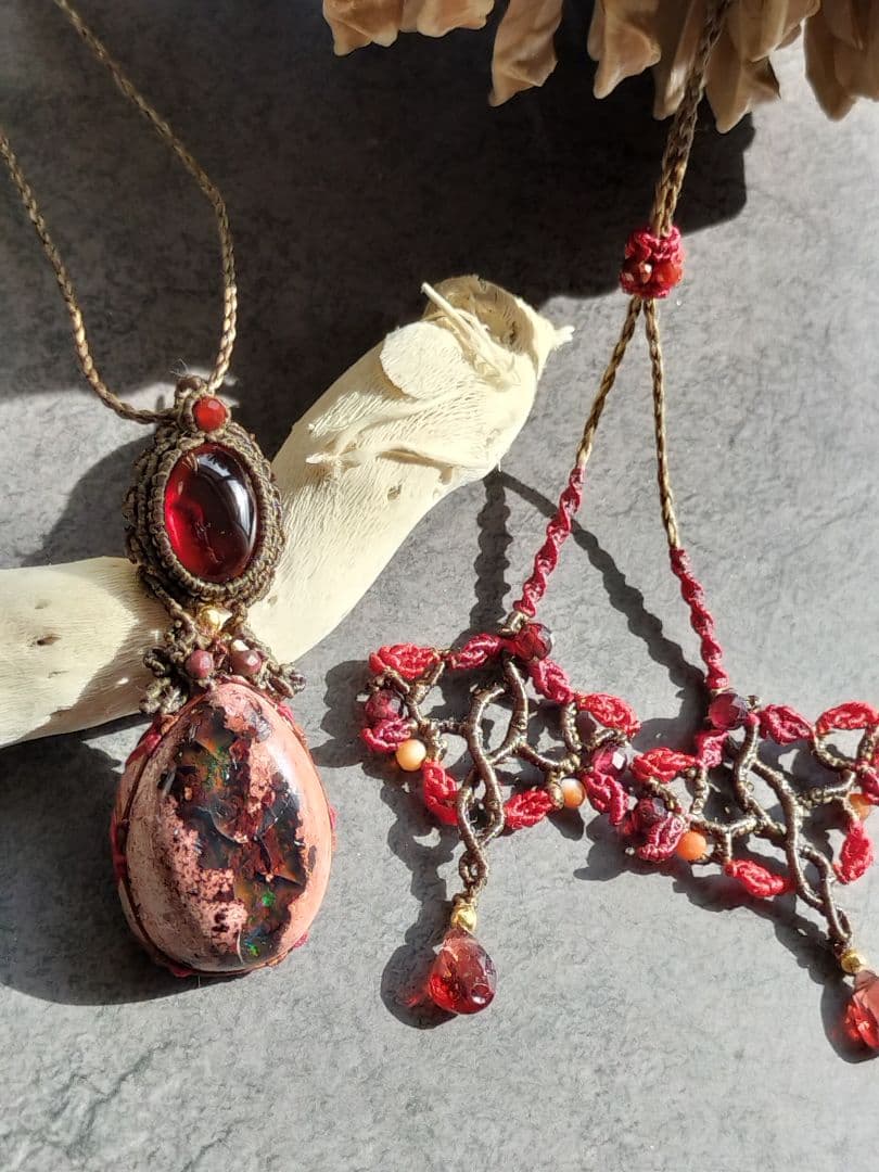 カンテラオパール&ガーネット マクラメネックレス　❁優しい森と赤❁
