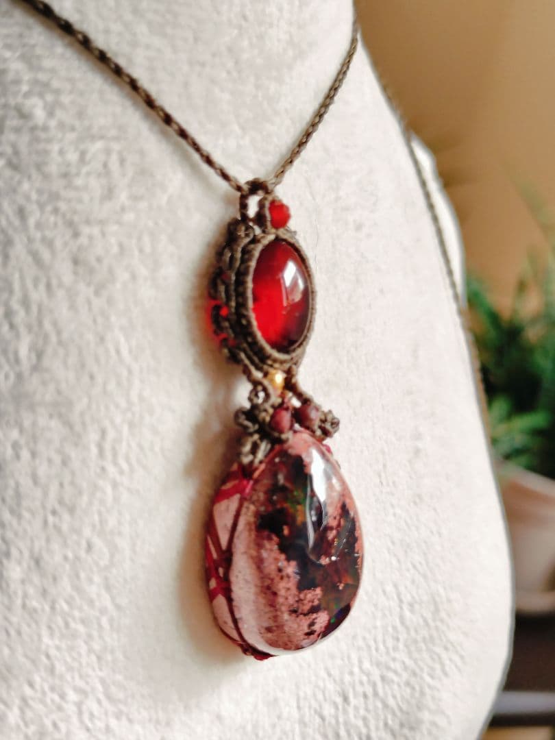 カンテラオパール&ガーネット マクラメネックレス　❁優しい森と赤❁