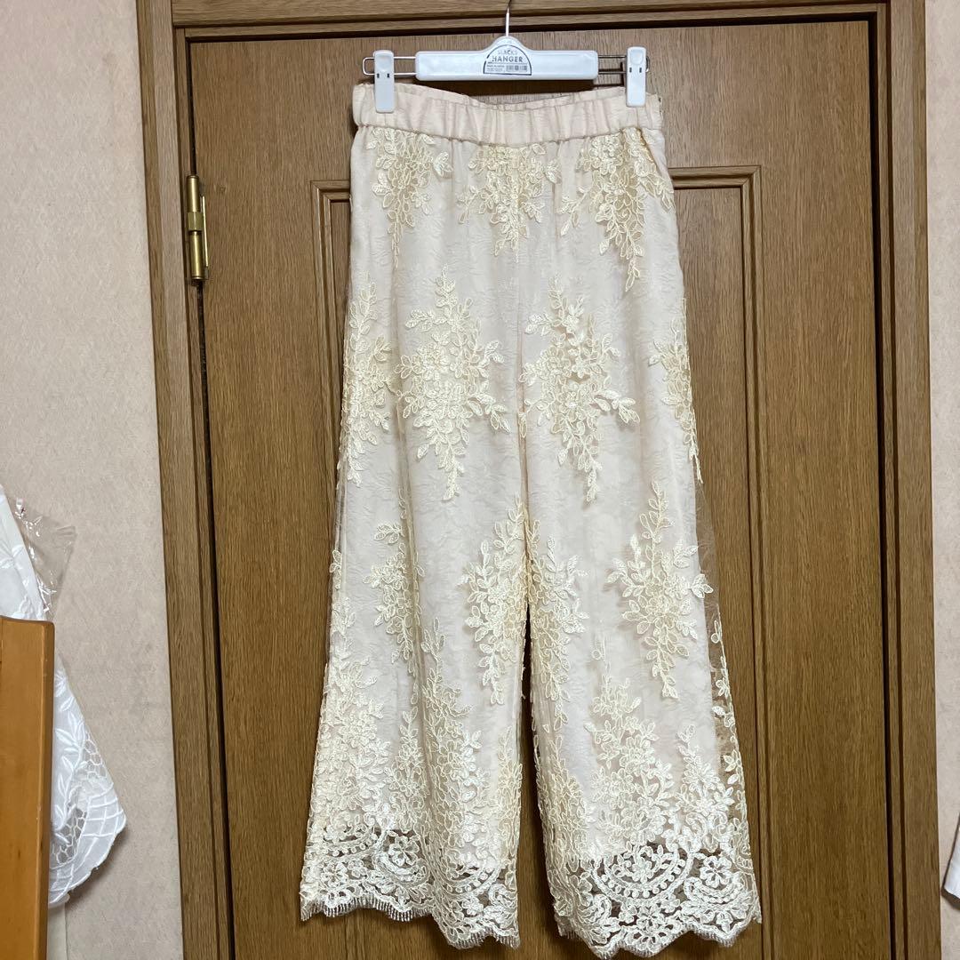 グレースコンチネンタルダイヤグラムのレース刺繍クリーム色ガチョウパンツ