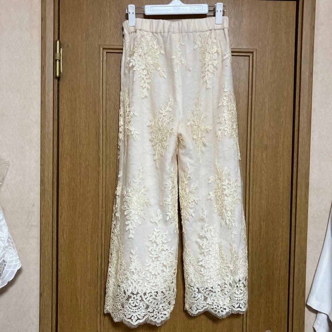 グレースコンチネンタルダイヤグラムのレース刺繍クリーム色ガチョウパンツ
