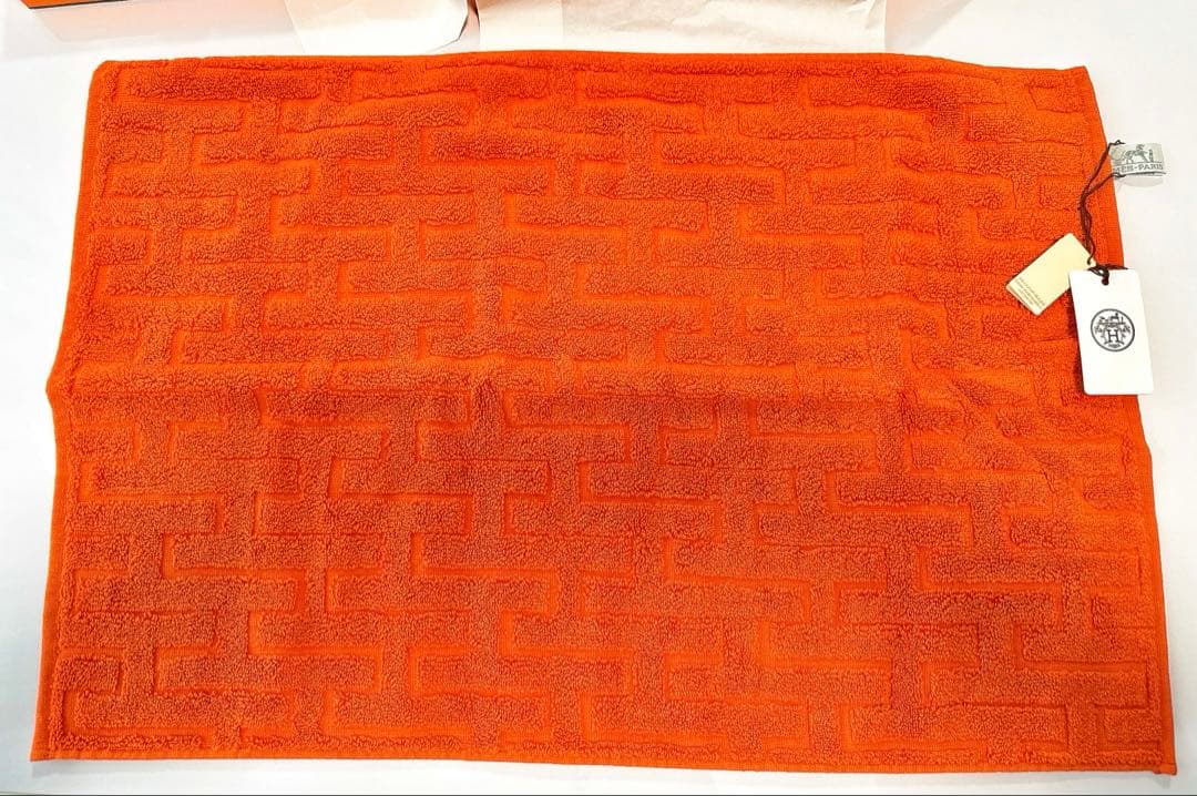 新品・未使用、箱付きHERMES（エルメス）ステアーズ タオル