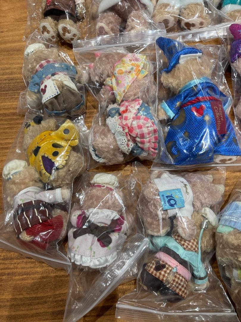 〖 まとめ売り 〗 ダッフィー シェリーメイ ジェラトーニ ぬいぐるみ バッジ