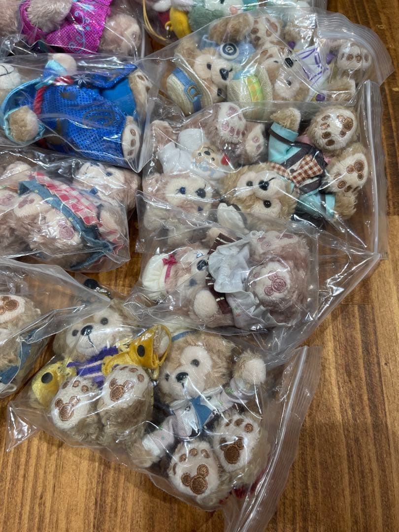 〖 まとめ売り 〗 ダッフィー シェリーメイ ジェラトーニ ぬいぐるみ バッジ