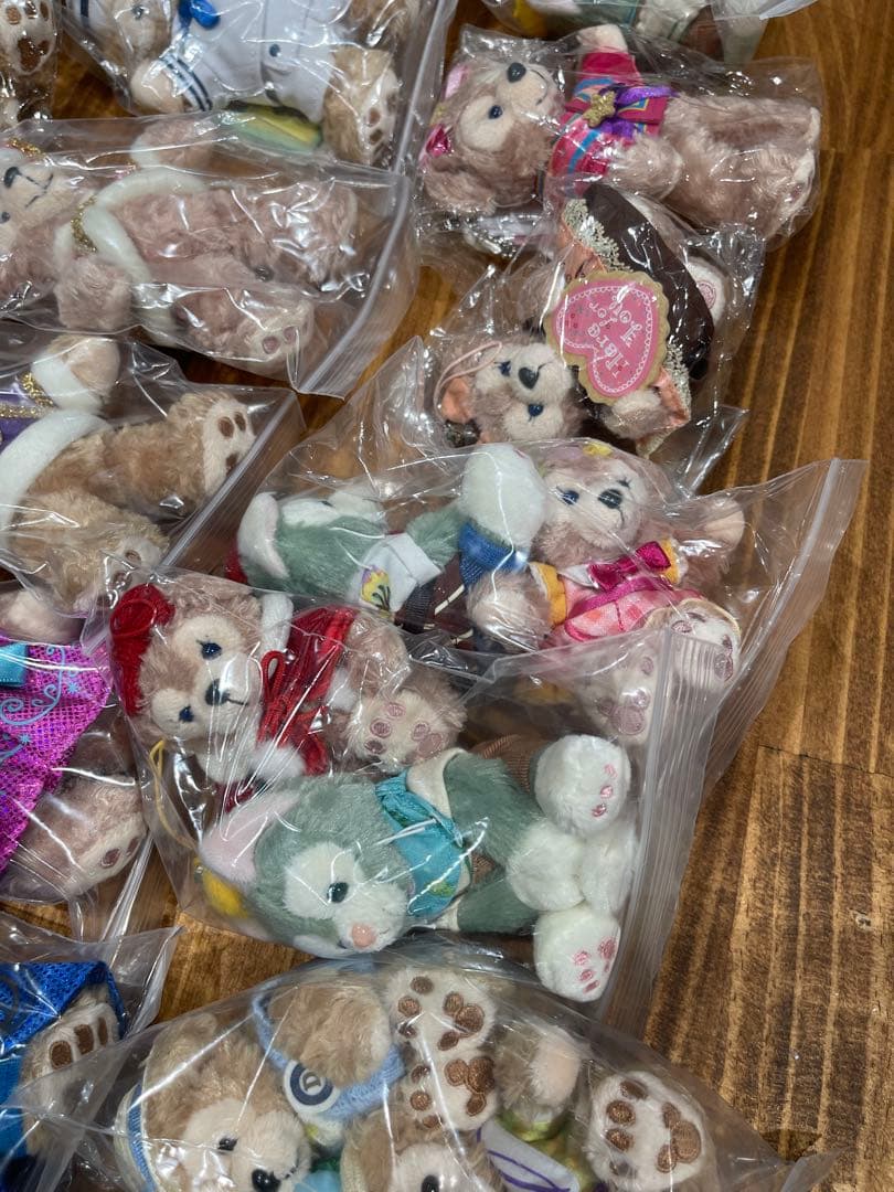 〖 まとめ売り 〗 ダッフィー シェリーメイ ジェラトーニ ぬいぐるみ バッジ