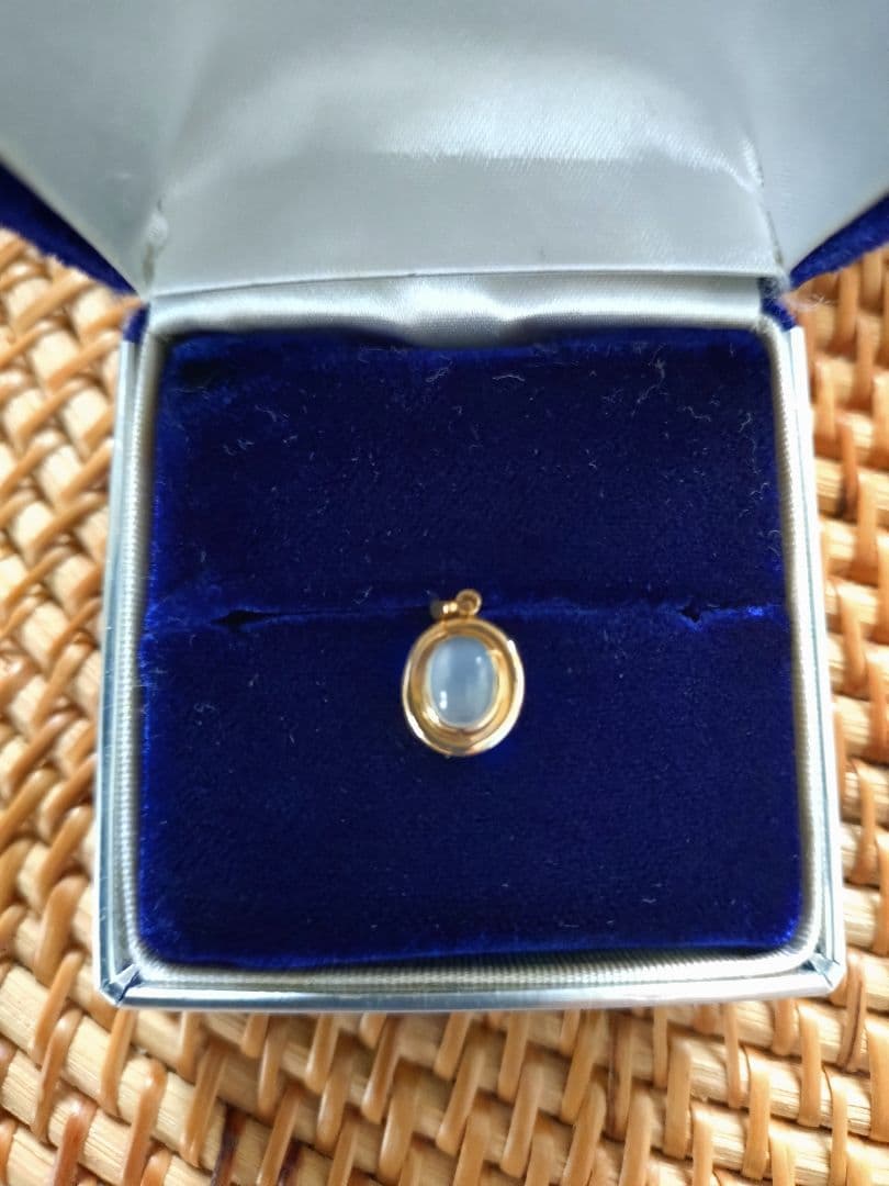 k18ムーンストーンペンダントトップ刻印あり