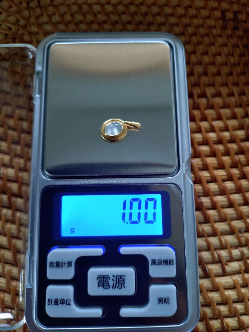 k18ムーンストーンペンダントトップ刻印あり