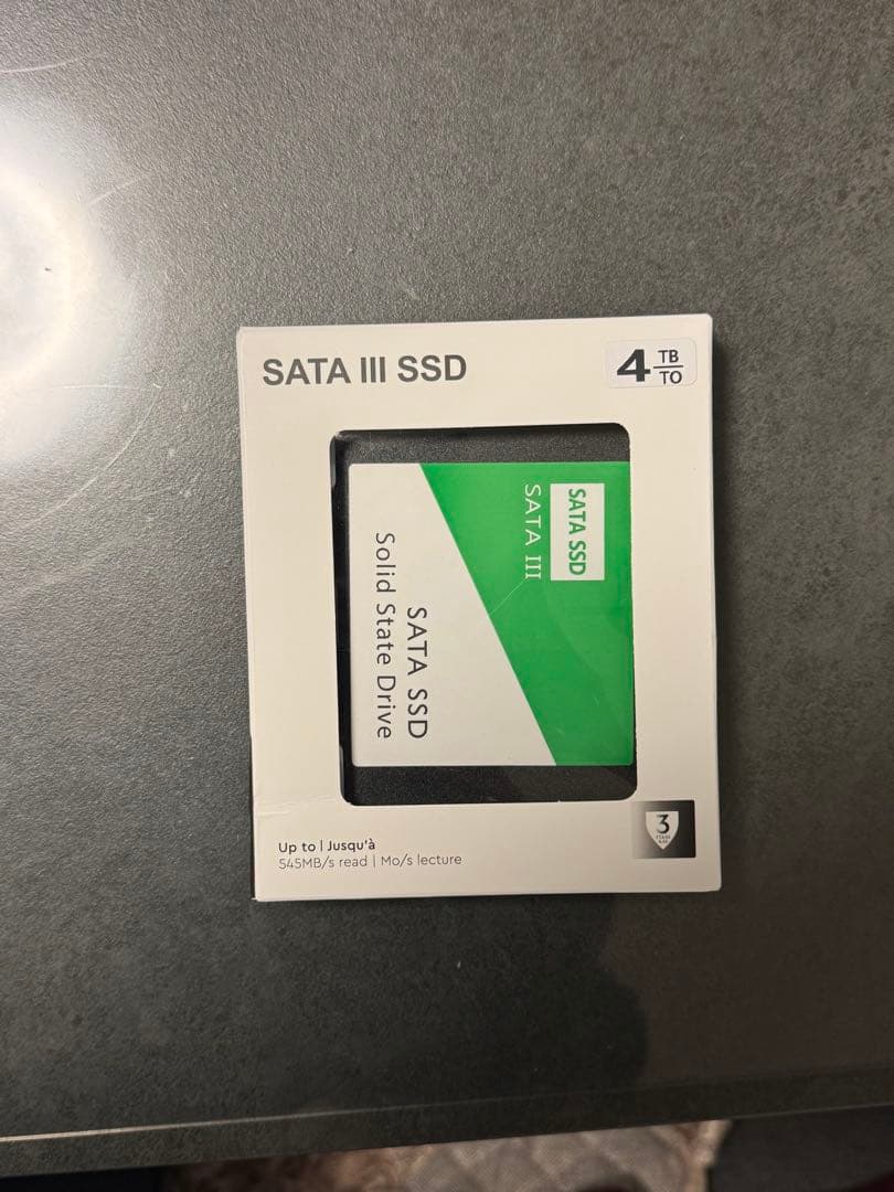 新品未使用　SATA III SSD 4TB 2.5インチ最大545MB/s