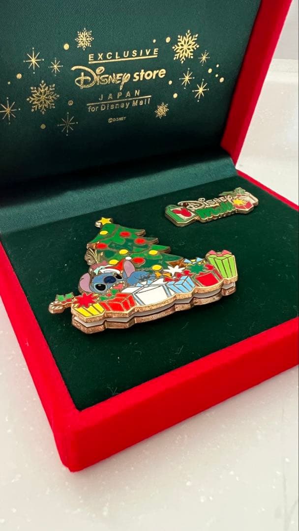 スティッチ クリスマス ピンバッジ 限定300 ディズニーストア 箱付