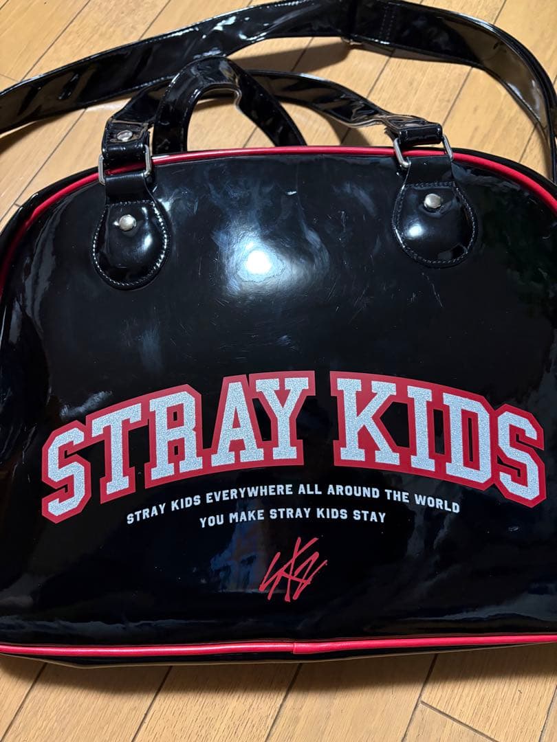 stray kids(スキズ)ワールドツアー JAPPAN エナメルバッグ(韓流