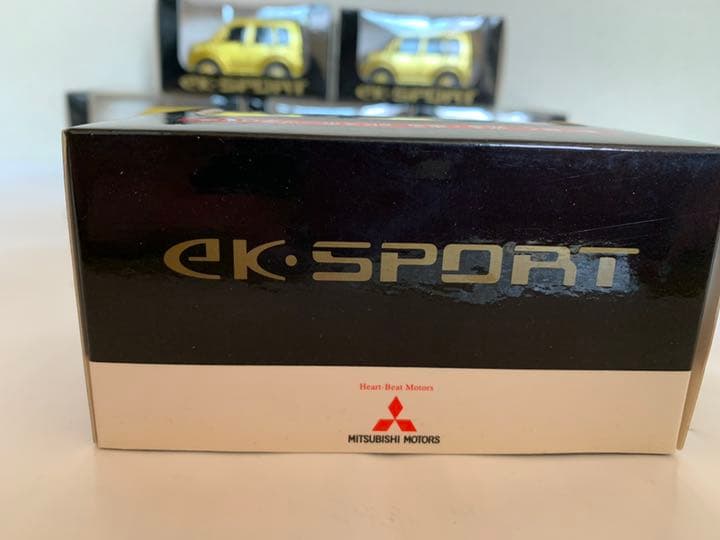 非売品三菱自動車 ek・SPORTゴールド・デジタル時計（プルバックゼンマイ付）