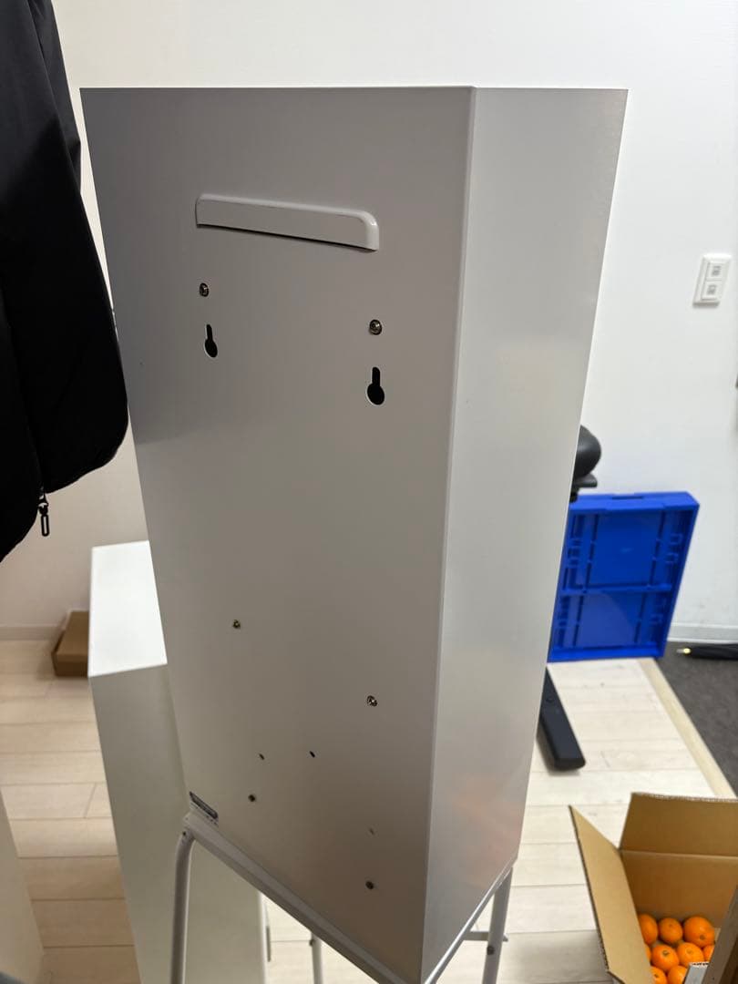 ②カードガチャガチャマシン　手動式自動販売機　ダイト　DF-8