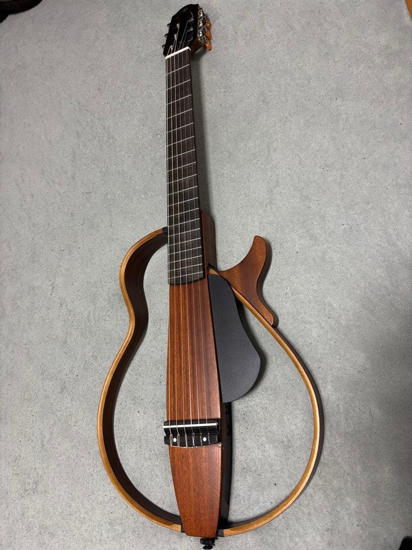 ヤマハ　サイレントギター　SLG200N