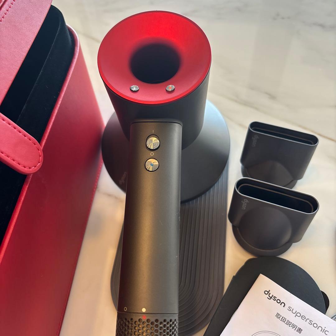 ダイソン ヘアドライヤーDyson Supersonic HD01 収納ケース付