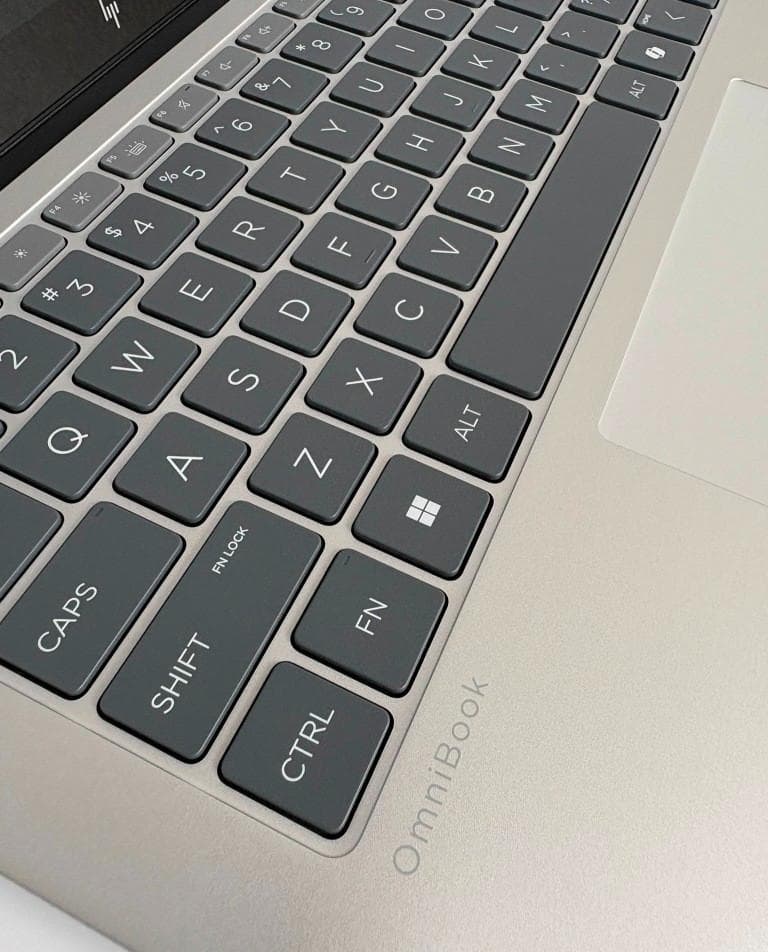 Windowsノート本体 HP OmniBook X 14-fe (Snapdragon X)