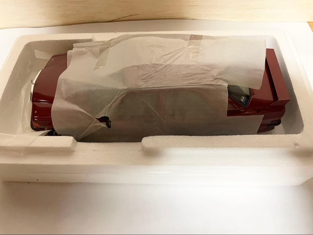 RAUH-Welt Republik 190E 2.5-16 1/18 レッド