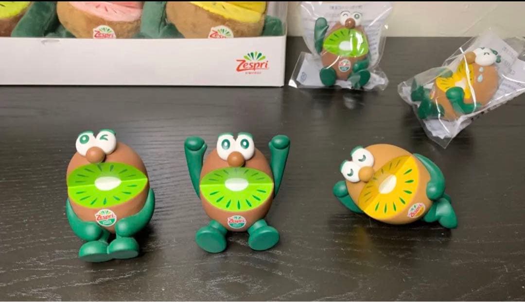 ★希少❗️レッド入り❗️当選品キウイブラザーズ&フィギュア レッド入り★