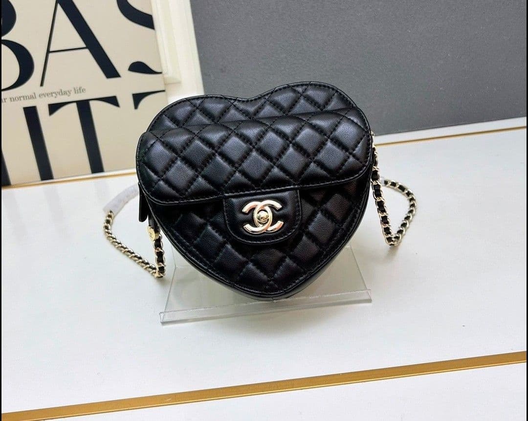 ま*⭐様 ★新品未使用★　ショルダーバッグ　ハート型　ブラック　希少