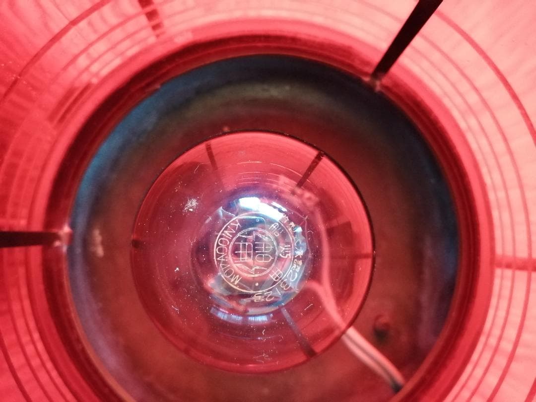 船舶用灯火　赤色点灯　平置き／吊り下げランプとして