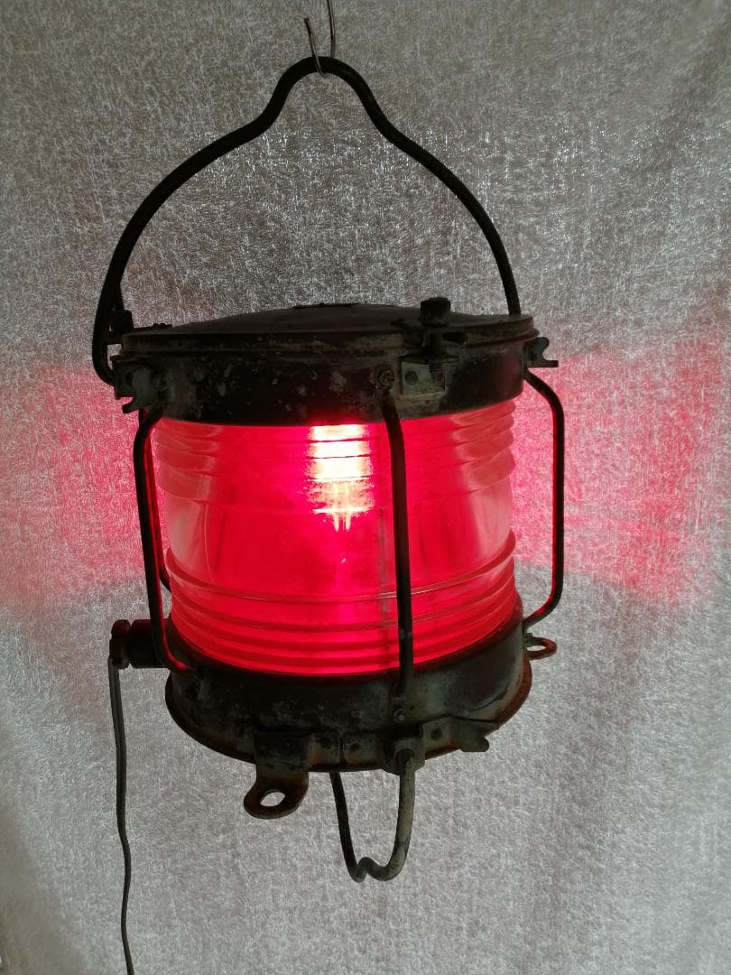 船舶用灯火　赤色点灯　平置き／吊り下げランプとして