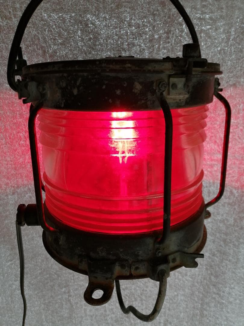 船舶用灯火　赤色点灯　平置き／吊り下げランプとして