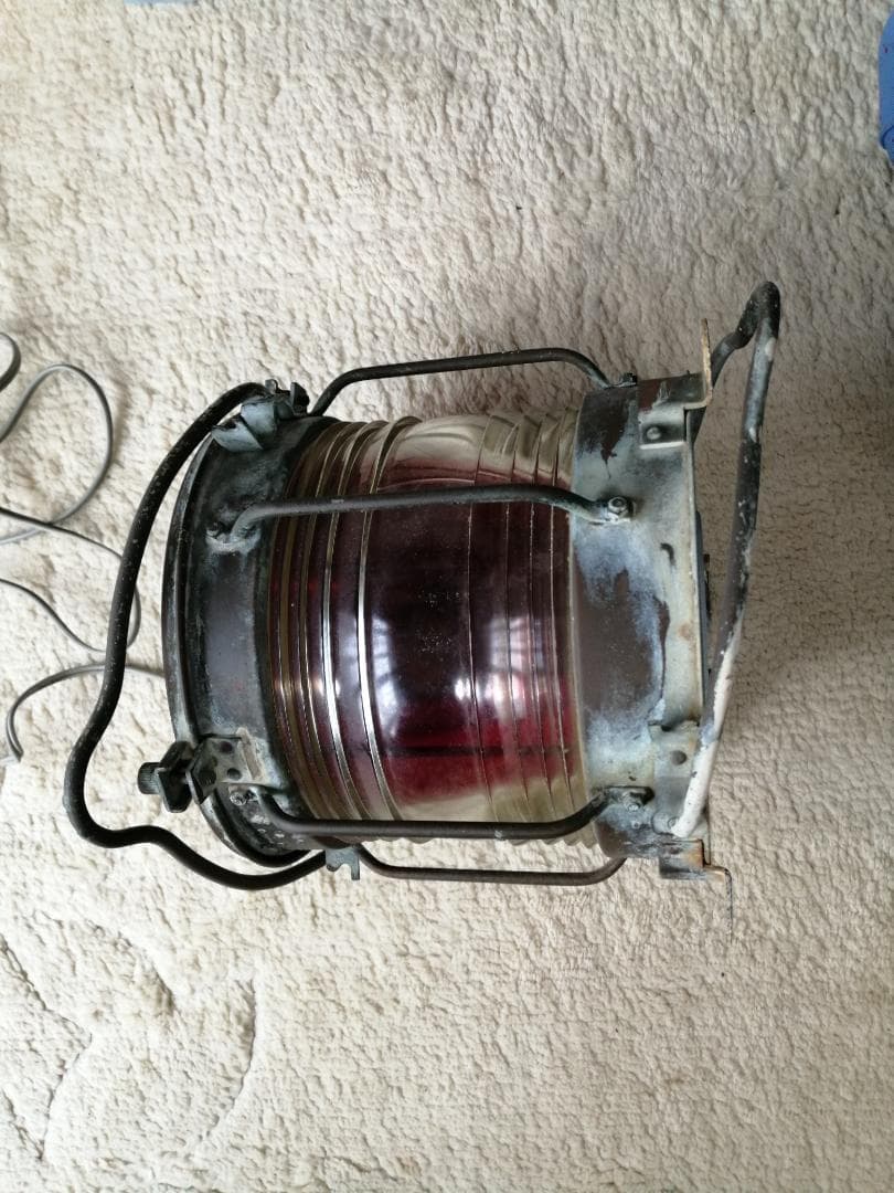 船舶用灯火　赤色点灯　平置き／吊り下げランプとして