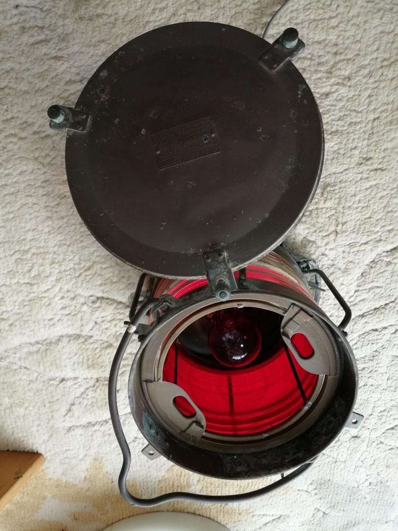 船舶用灯火　赤色点灯　平置き／吊り下げランプとして