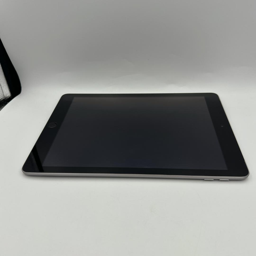 【美品】iPad 5 auモデル SIMフリー スペースグレイ 本体のみ