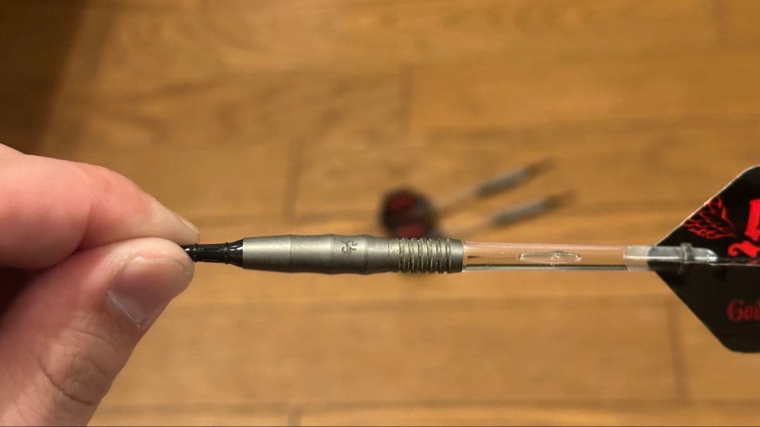 G’sダーツ3本セット 黒と赤のフライト