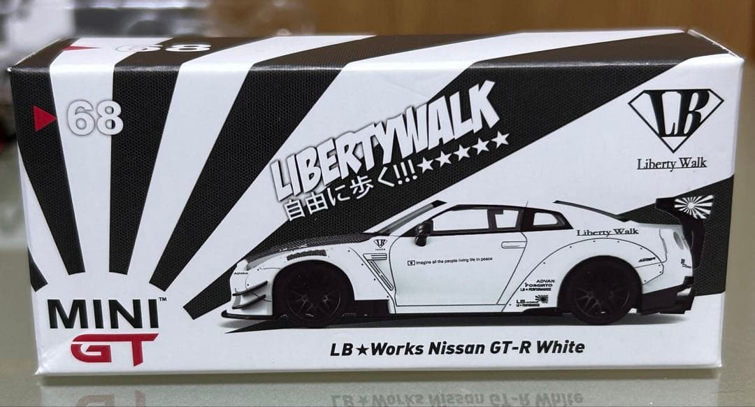 MINIGT 1/64 LBWK ニッサン GT-R 68 R35