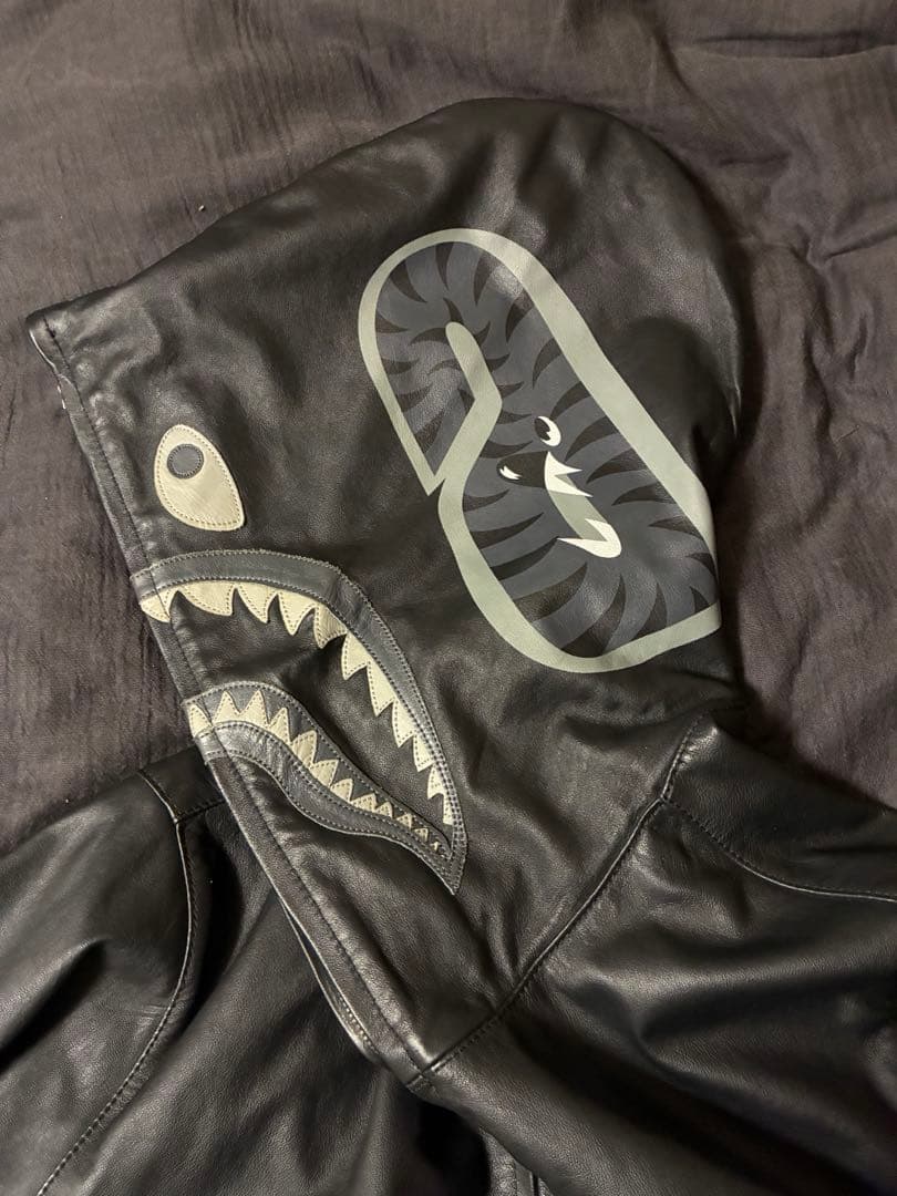 青山限定 A BATHING APE　レザー シャークパーカー M エイプ