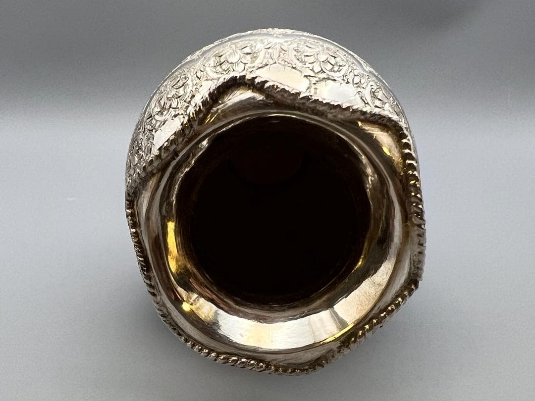 銀製　ライオンマーク　三越　銀花瓶　花入れ　手彫　箱付　銀細工　重量約284g