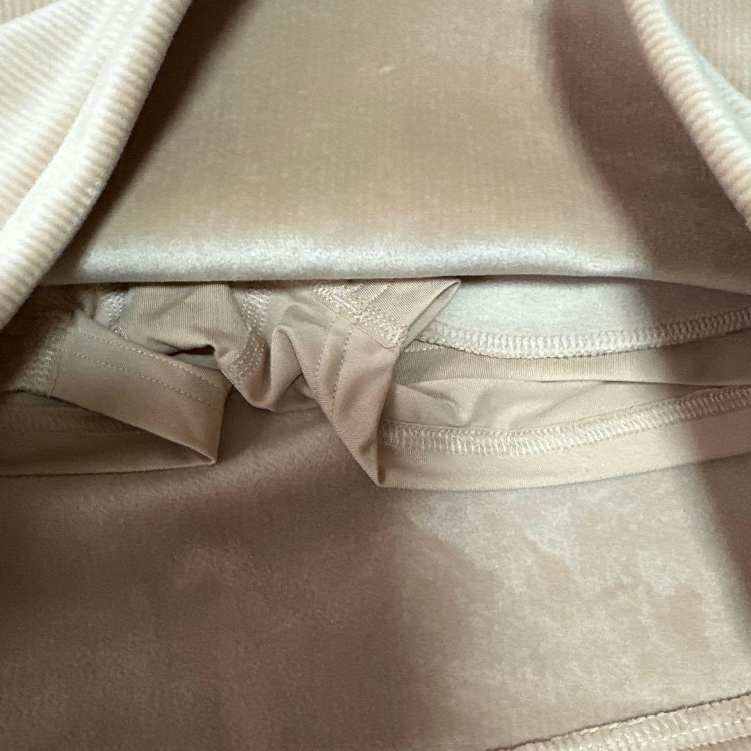 adidas ベージュ ジャケット スカート セットアップ