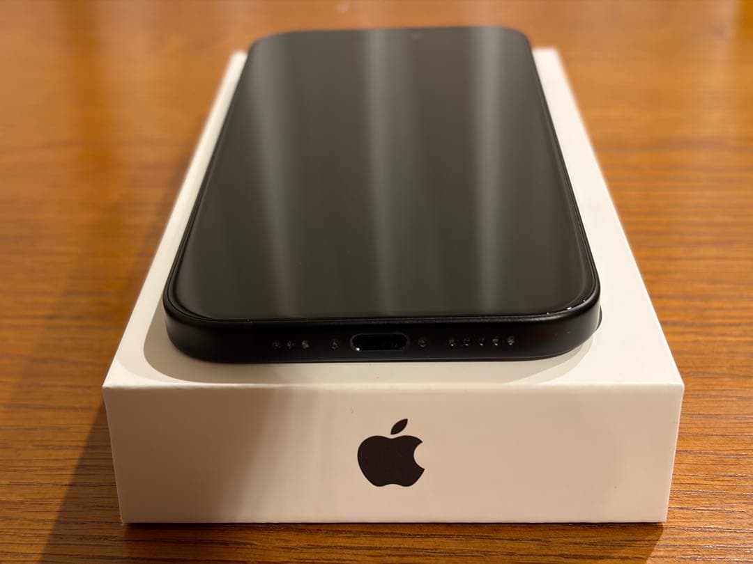 【美品】Apple iPhone 16 256GB SIMフリー ブラック 本体