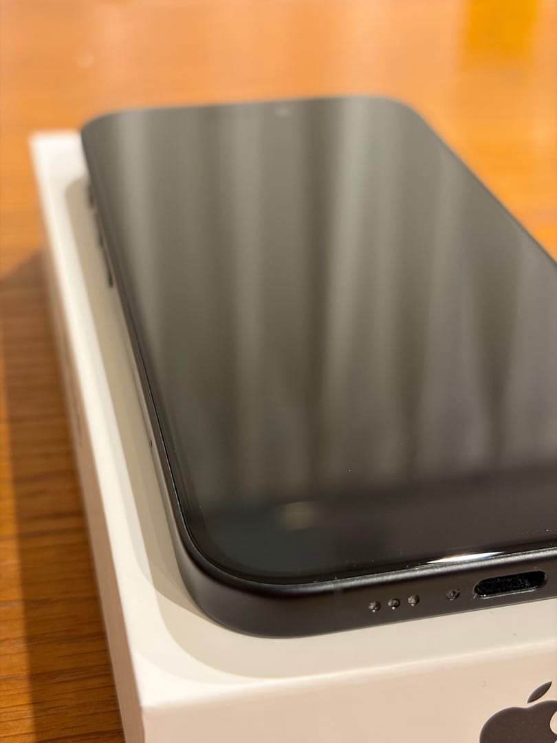 【美品】Apple iPhone 16 256GB SIMフリー ブラック 本体