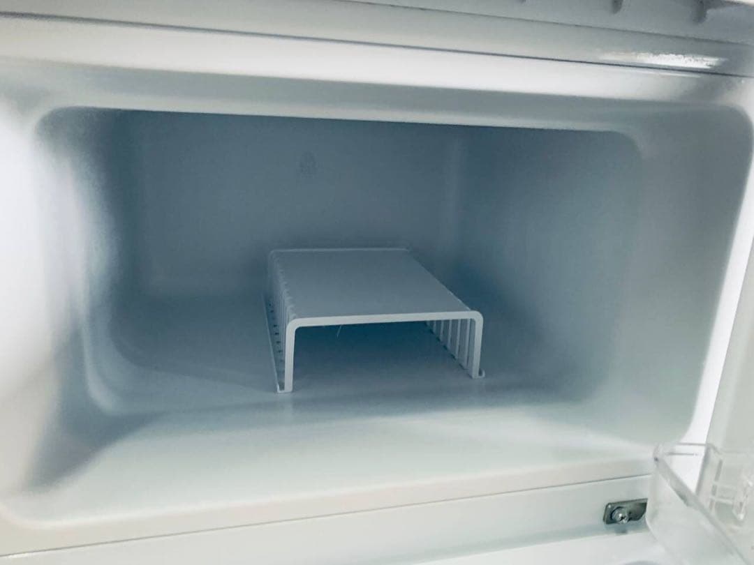 ♦comfee ノンフロン冷凍冷蔵庫【2023年製】RCT90WH