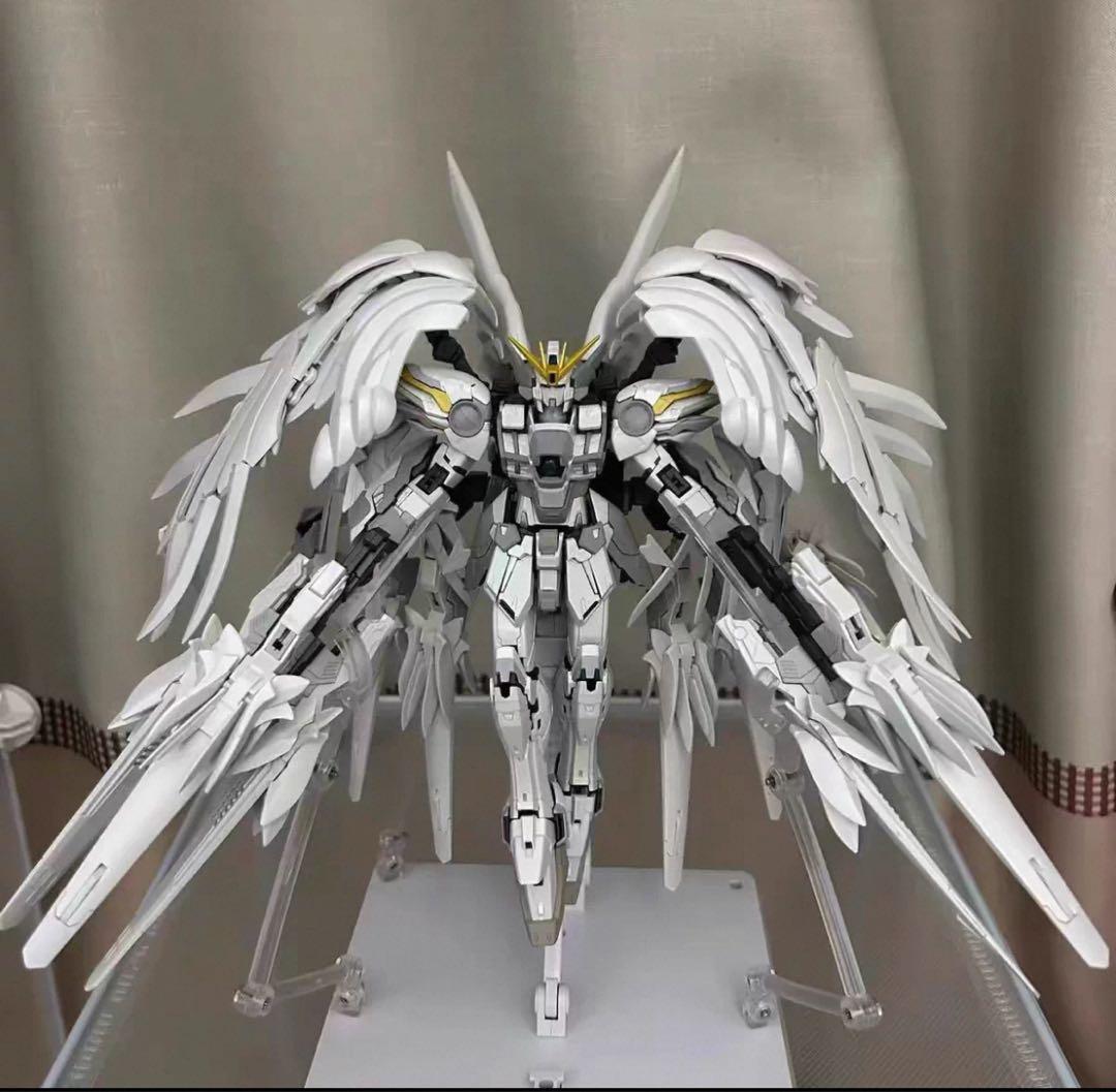 新品 1/100ウイングガンダム スノーホワイト
