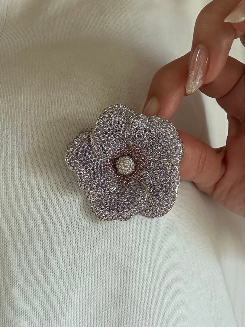 スワロフスキー　お花　ブローチ　ストーン