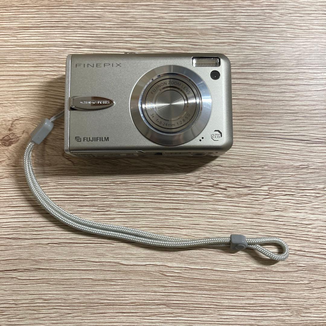 FinePix F30（カラー : シルバー）