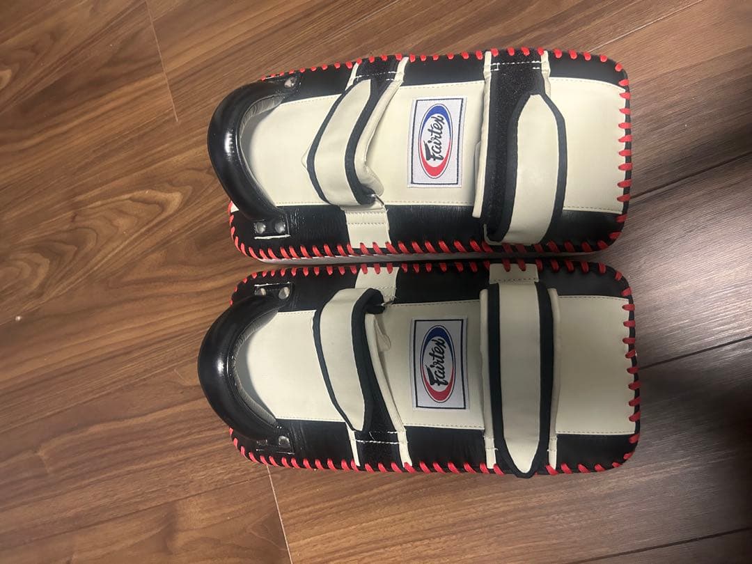 あ*。様 Fairtex キックミット 黒/白　レガース等