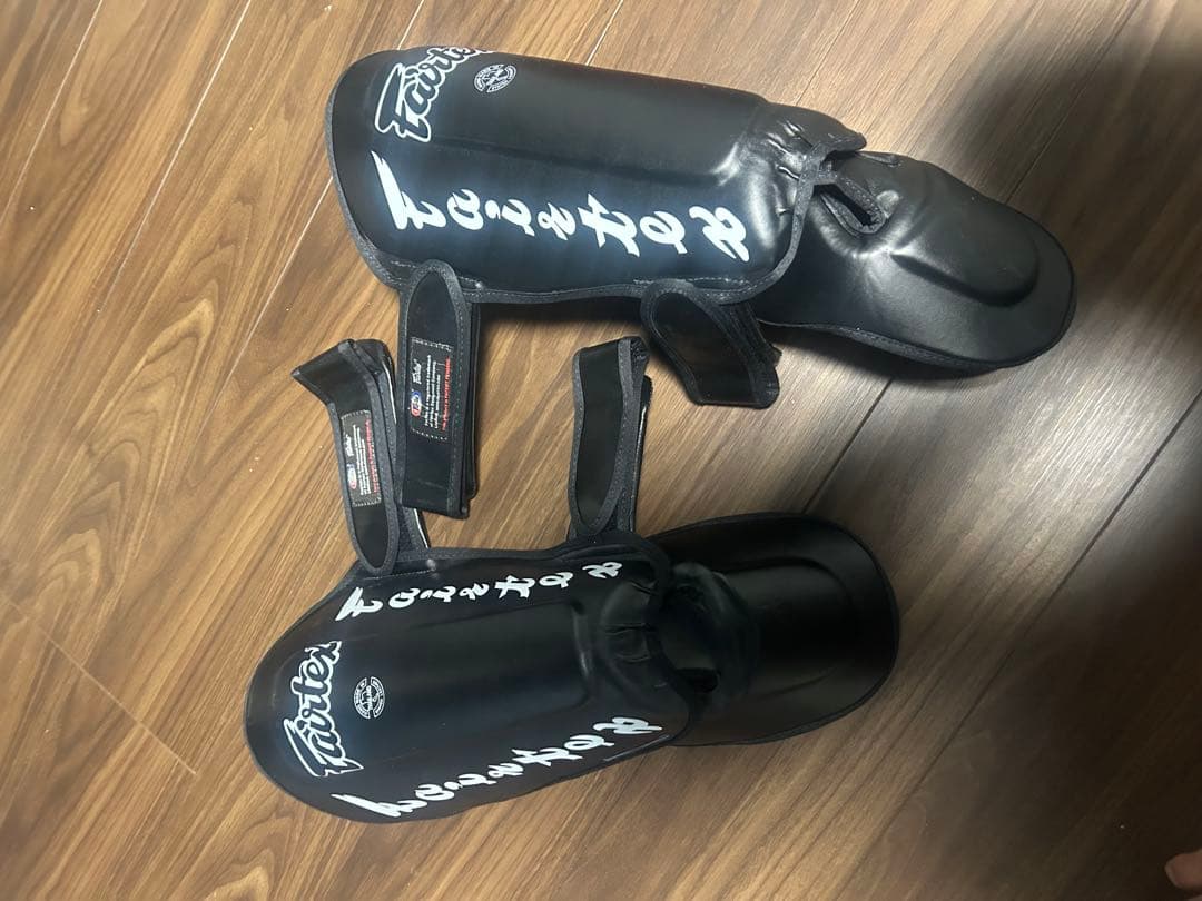 あ*。様 Fairtex キックミット 黒/白　レガース等