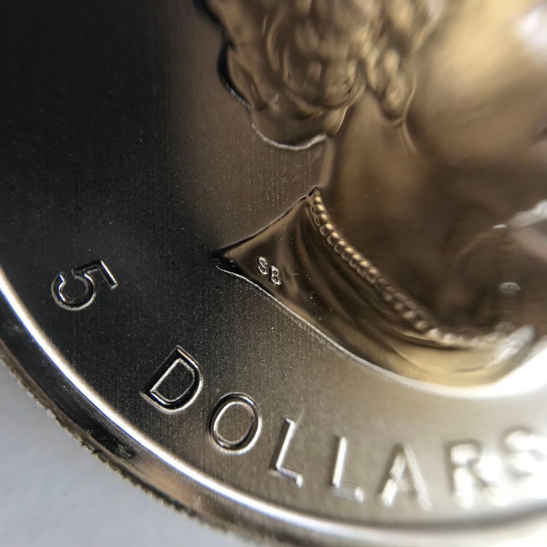 カナダ 9999純銀 1オンス 5ドル 2011年 メープルリーフ銀貨